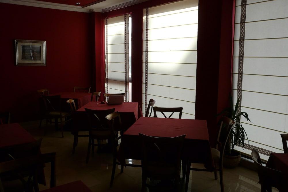 restaurant-cafeteria