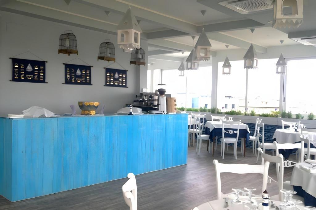 restaurant cafeteria