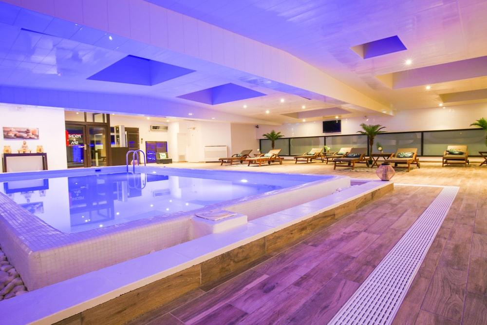 swimming pool spa