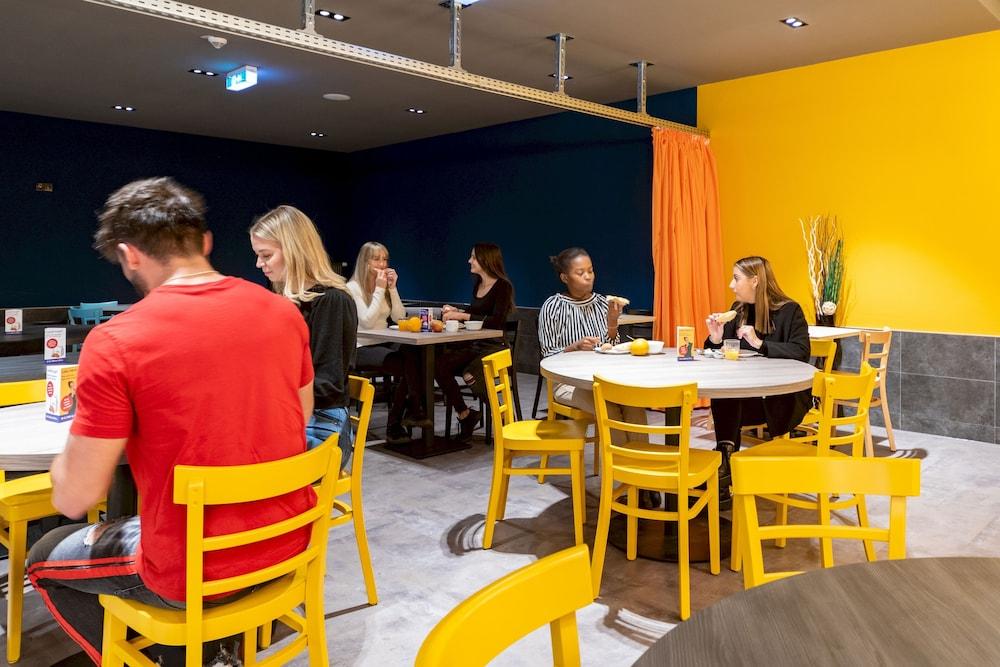 restaurant cafeteria
