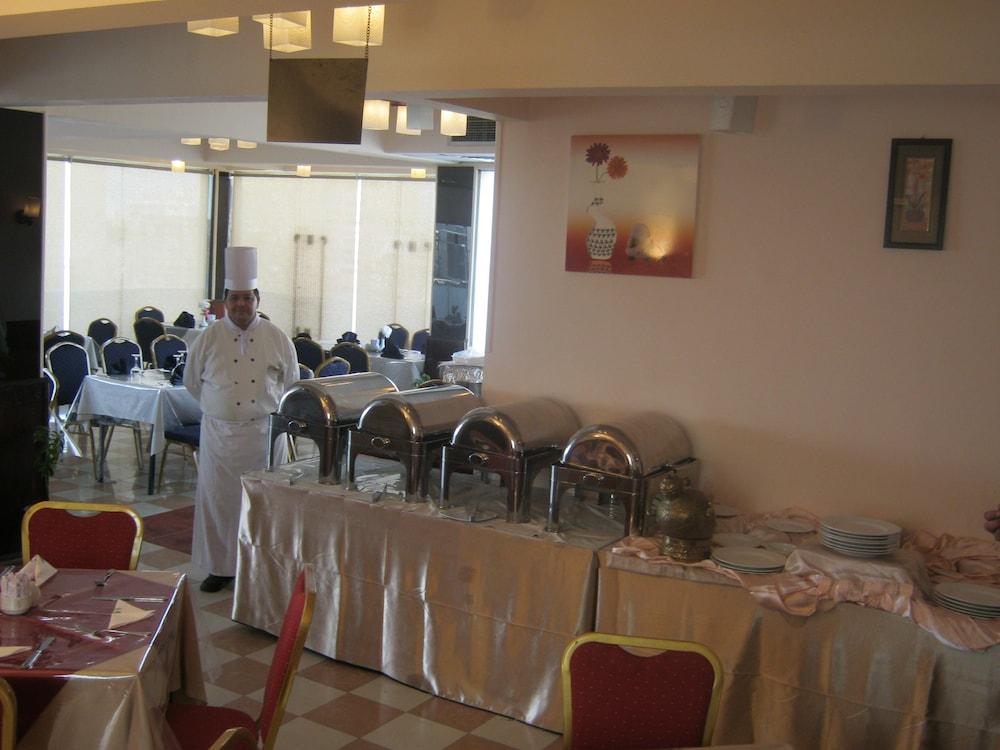 restaurant cafeteria