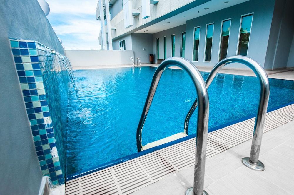 swimming pool spa