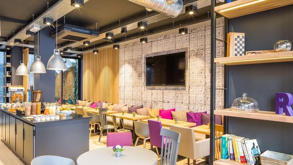restaurant-cafeteria