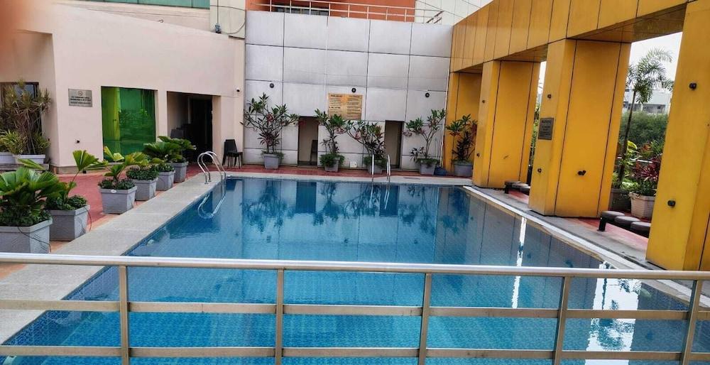 swimming pool spa