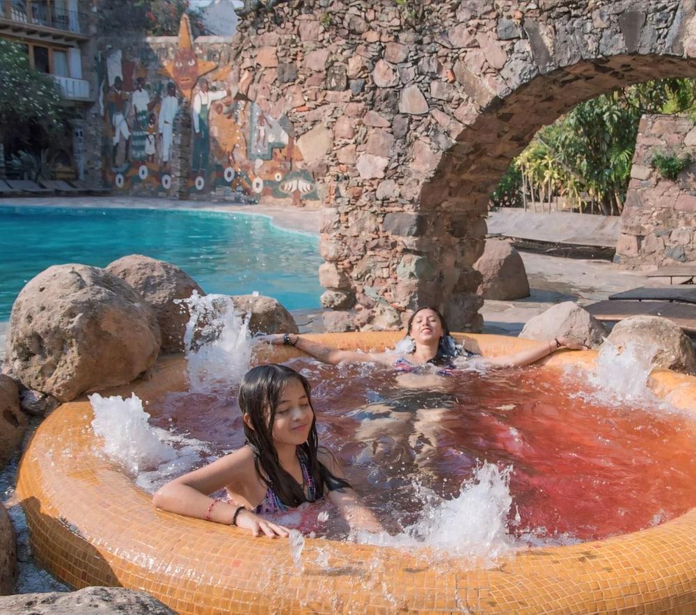 swimming pool spa