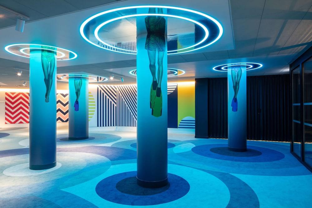 swimming pool spa