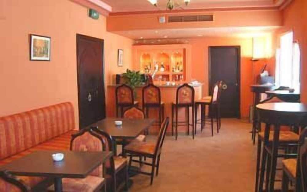 restaurant cafeteria