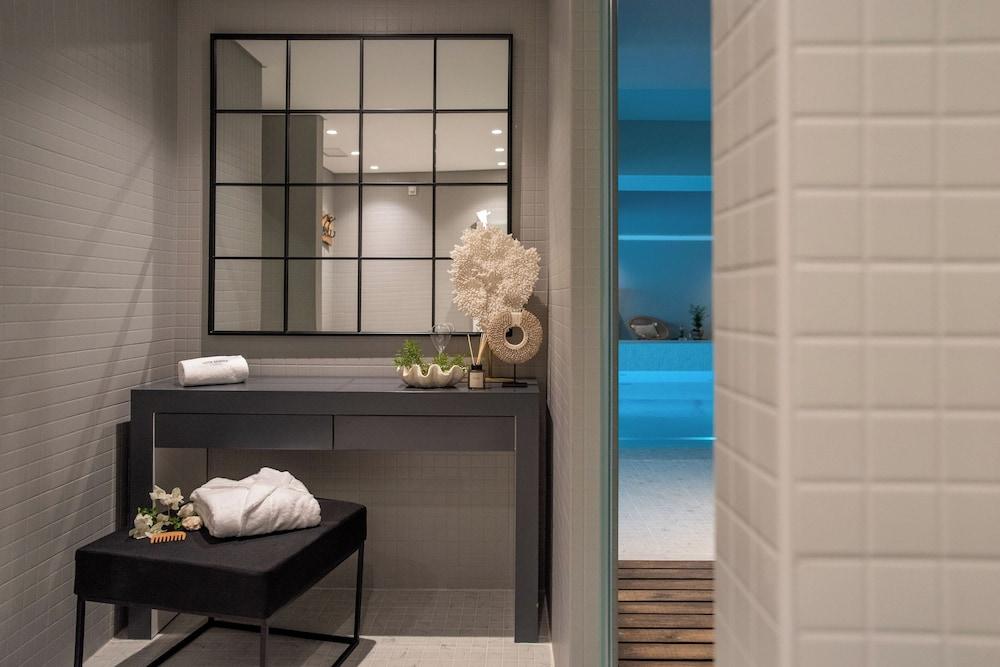 swimming pool spa