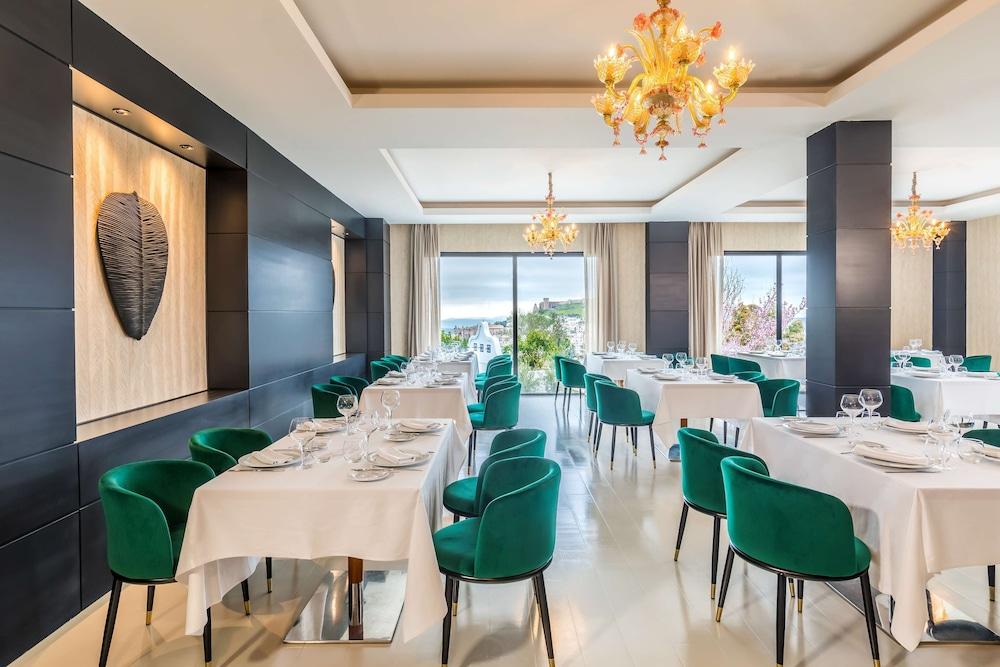restaurant cafeteria