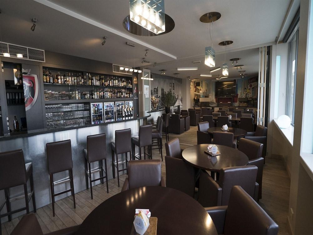 restaurant-cafeteria