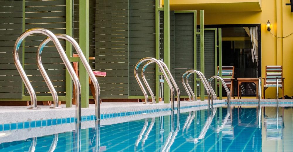 swimming pool spa