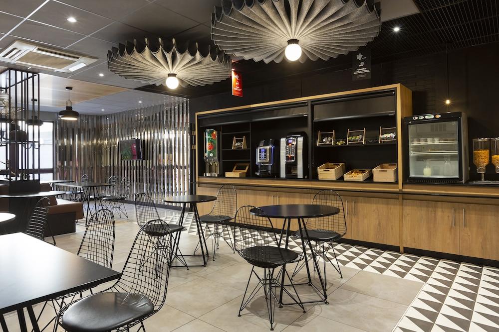 restaurant cafeteria