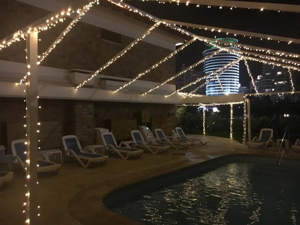 swimming pool spa