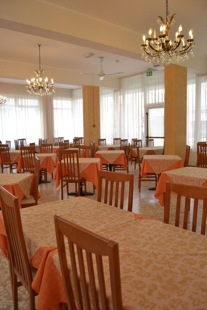 restaurant-cafeteria