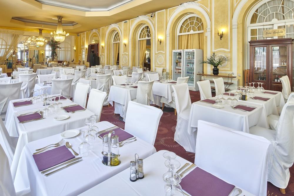 restaurant-cafeteria