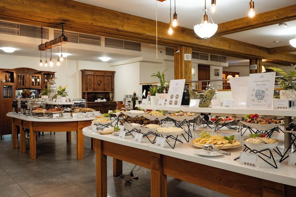restaurant cafeteria