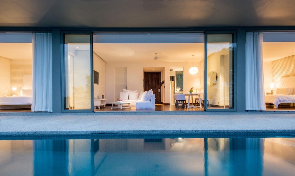 swimming pool spa