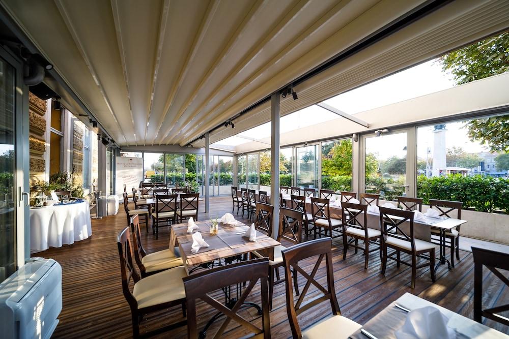 restaurant-cafeteria