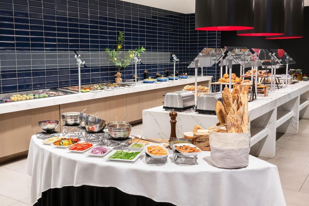 restaurant cafeteria