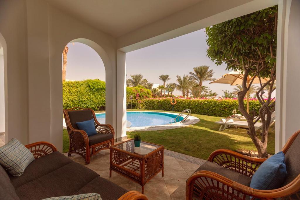 swimming pool spa