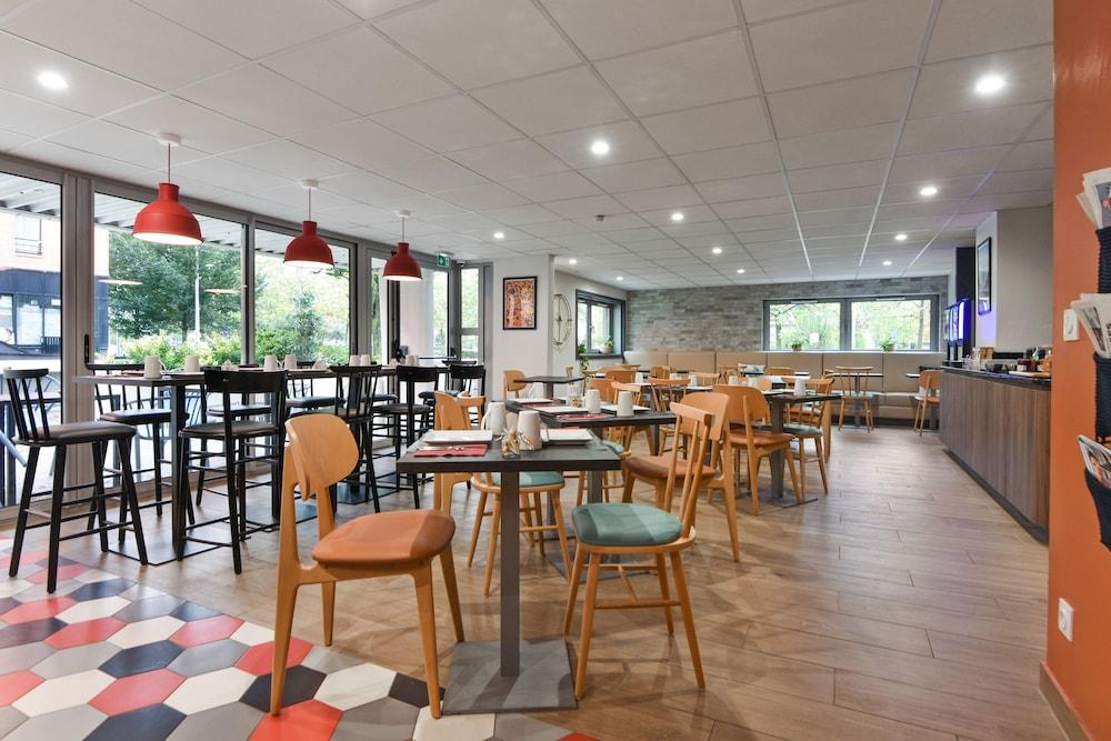restaurant cafeteria
