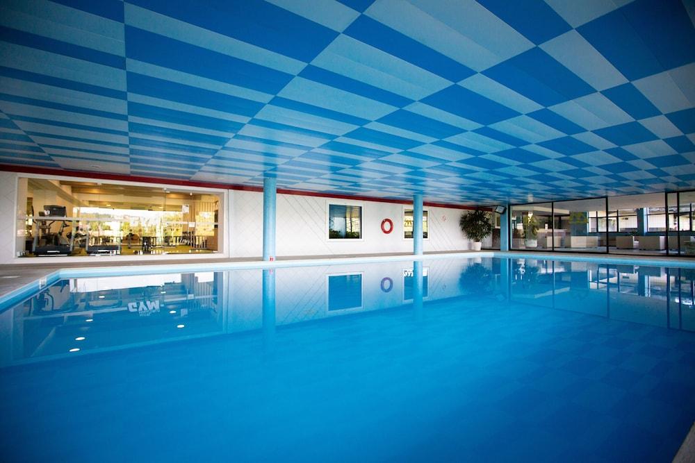 swimming pool spa