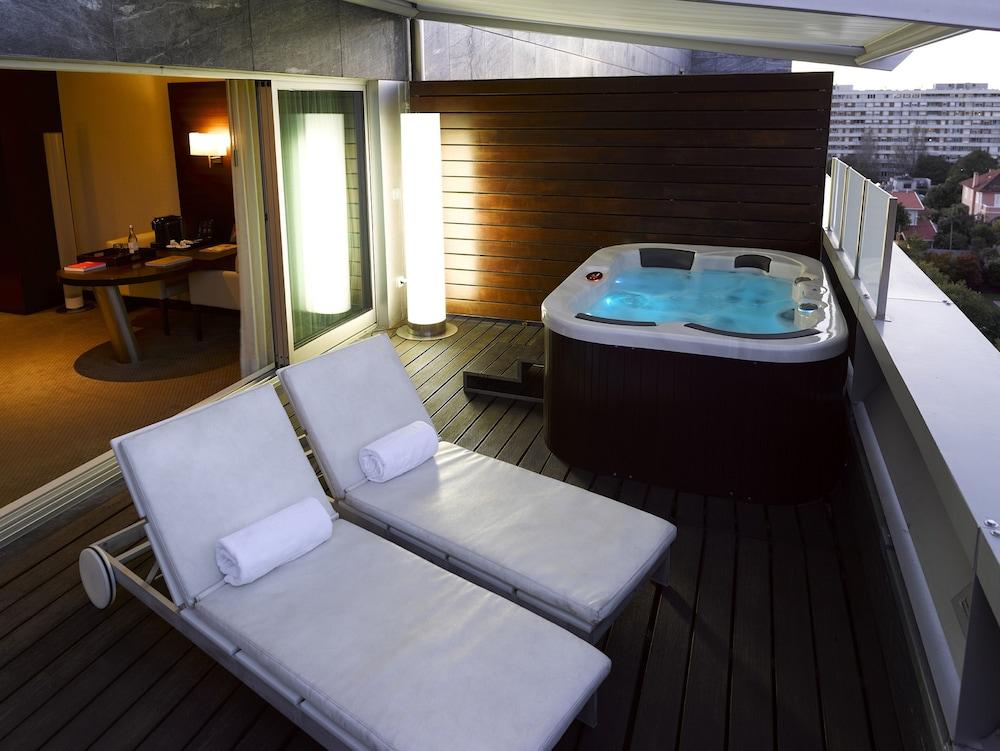 swimming pool spa