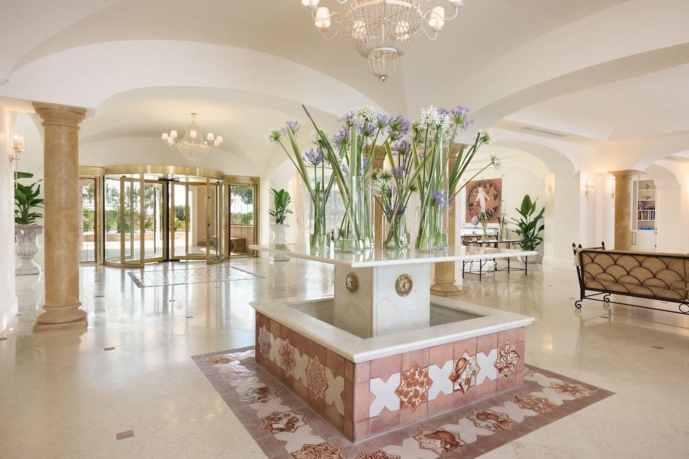 lobby