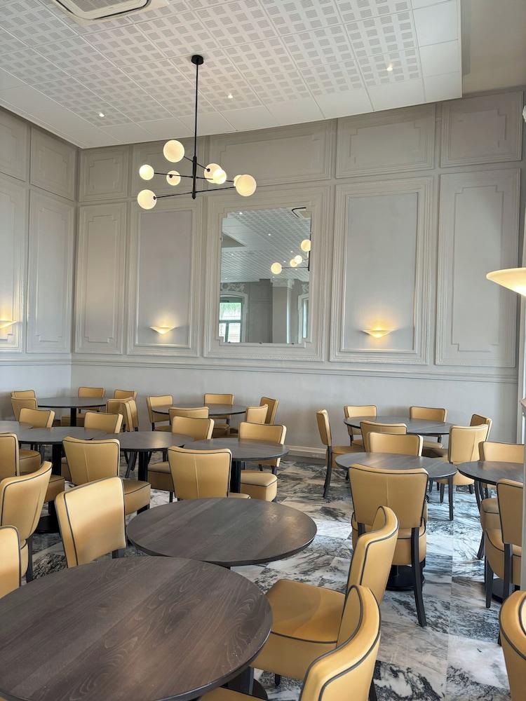 restaurant cafeteria