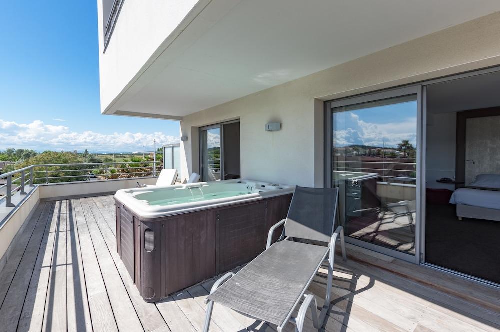 swimming pool spa