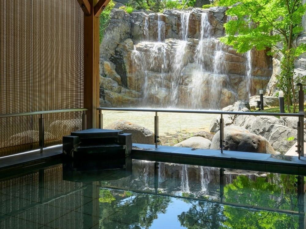 swimming pool spa