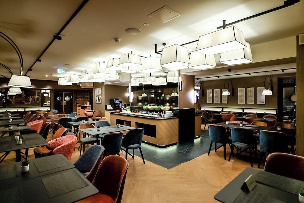 restaurant cafeteria