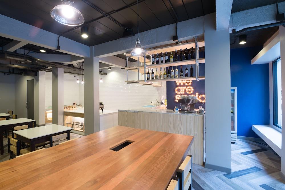 restaurant cafeteria