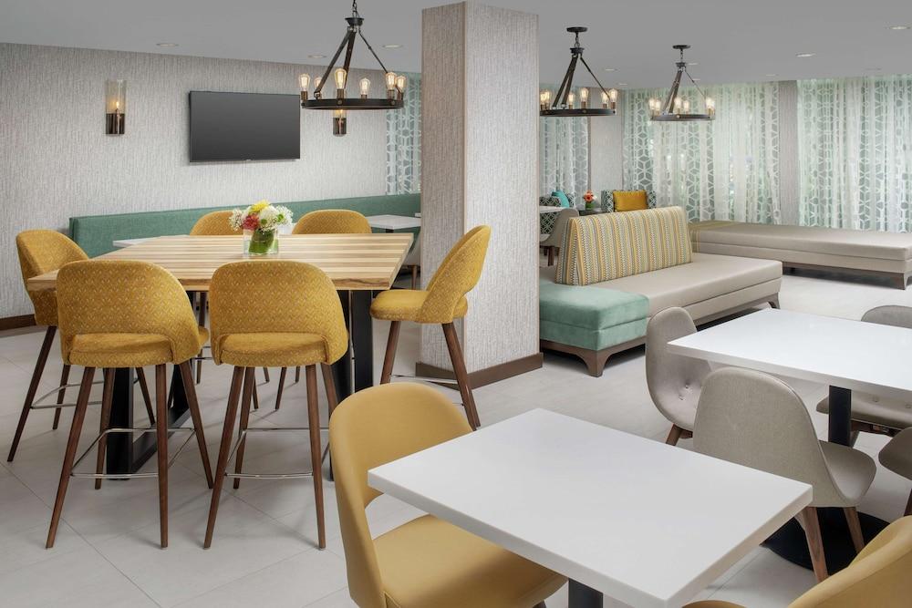 restaurant-cafeteria