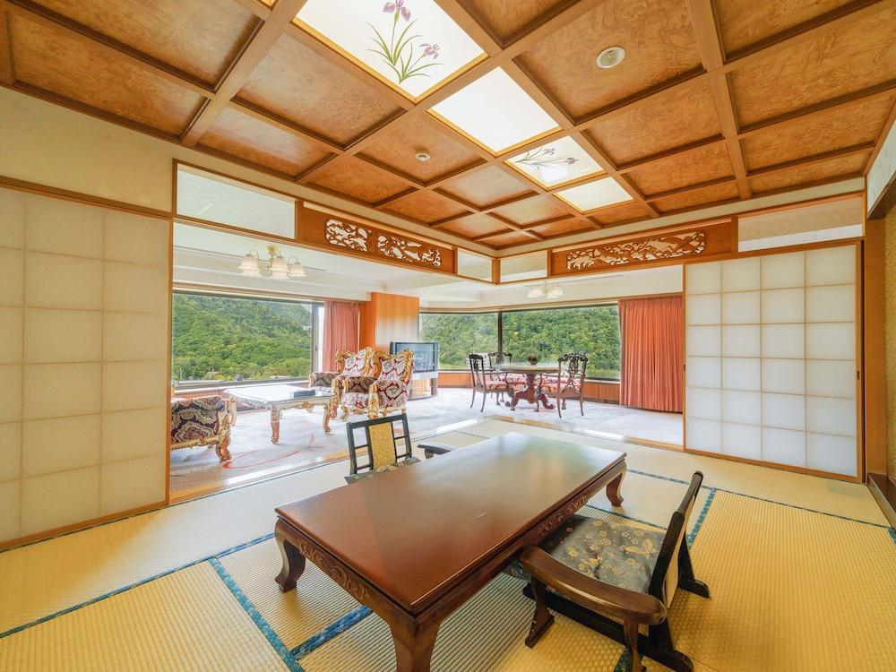 restaurant-cafeteria