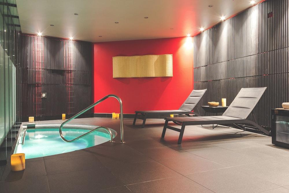 swimming pool spa