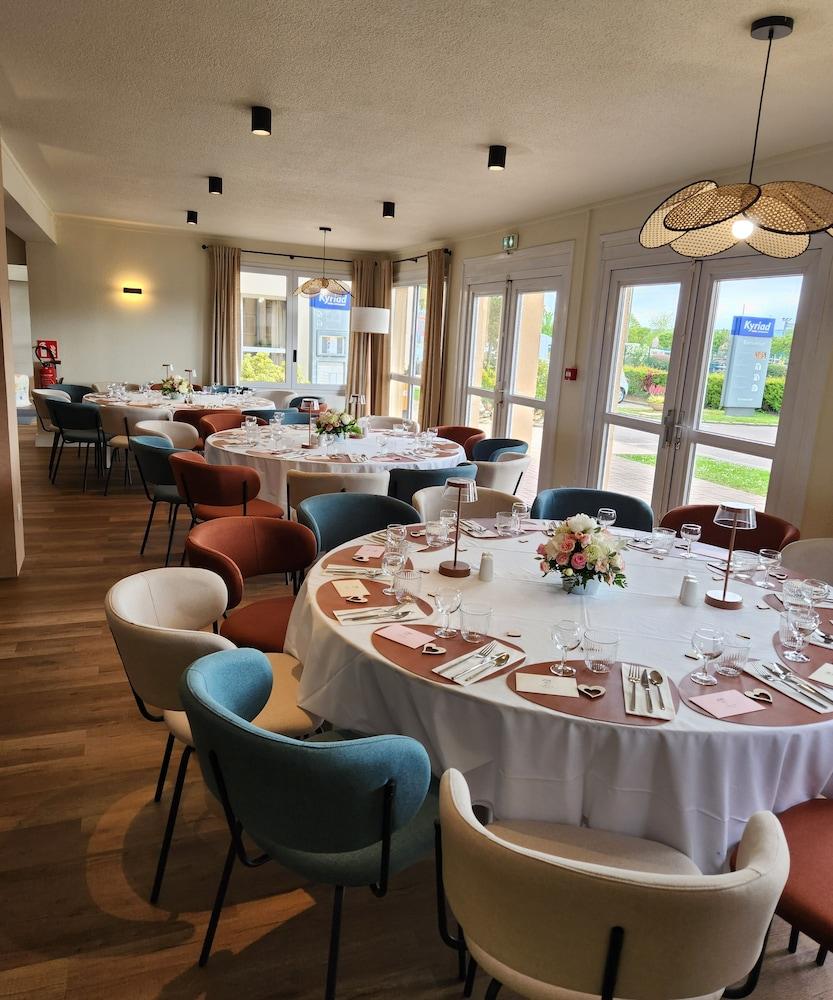 restaurant cafeteria
