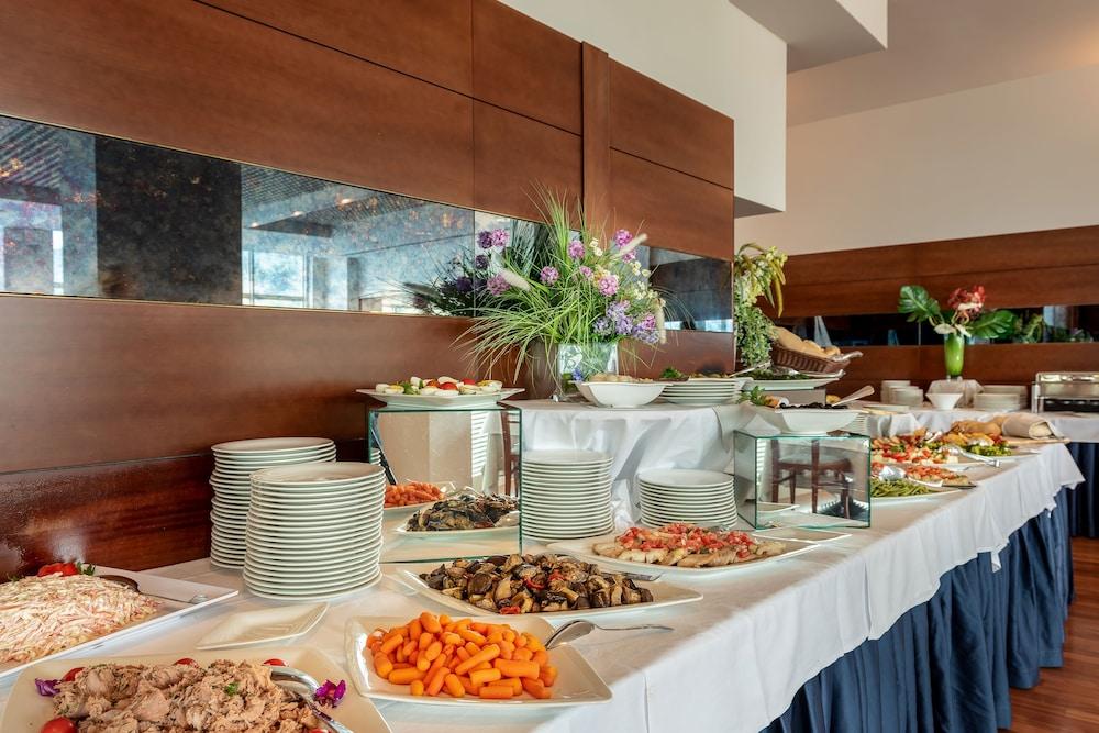 restaurant cafeteria