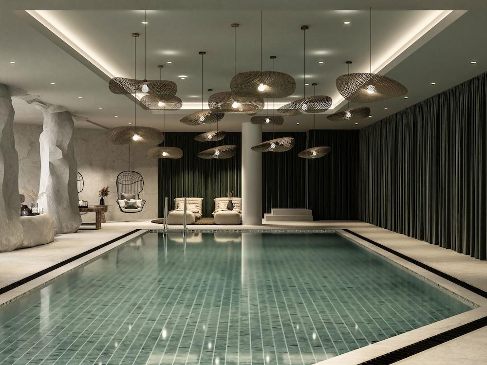 swimming pool spa