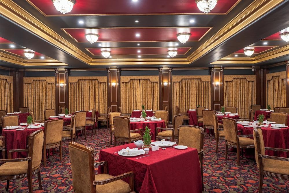 restaurant cafeteria