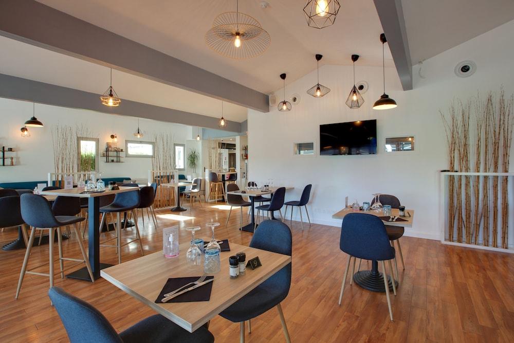 restaurant cafeteria
