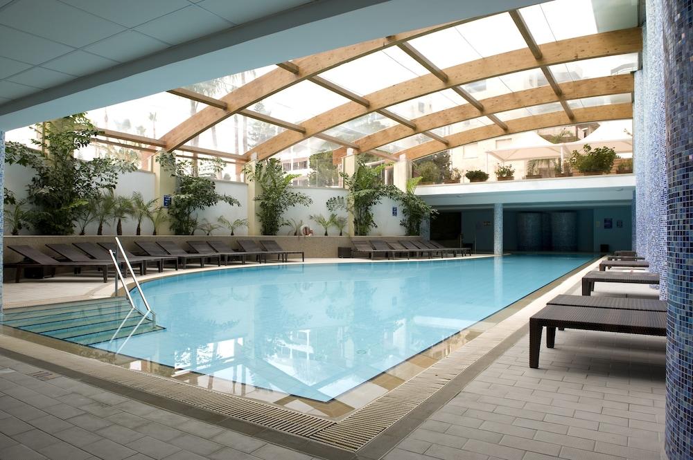 swimming pool spa