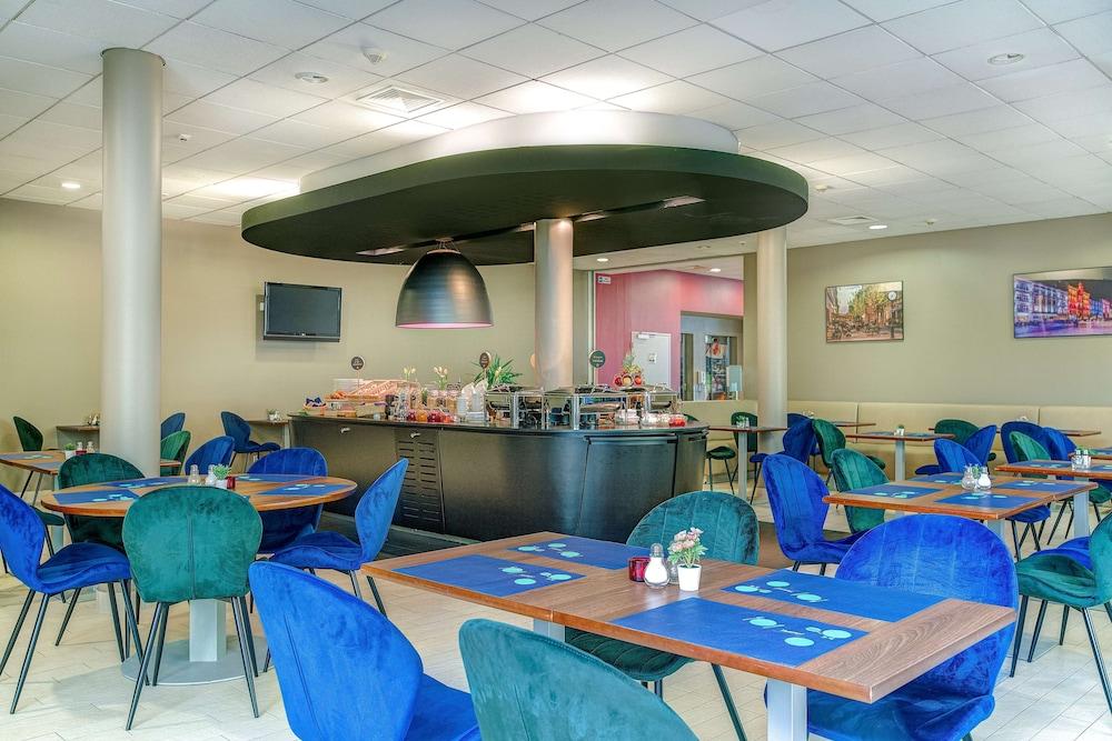 restaurant cafeteria