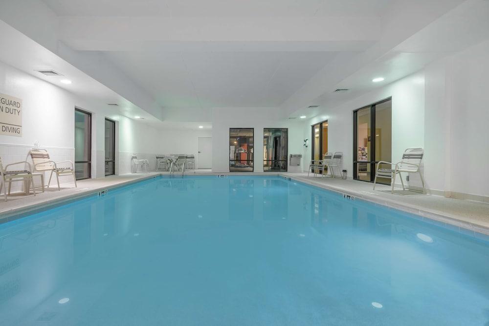 swimming pool spa