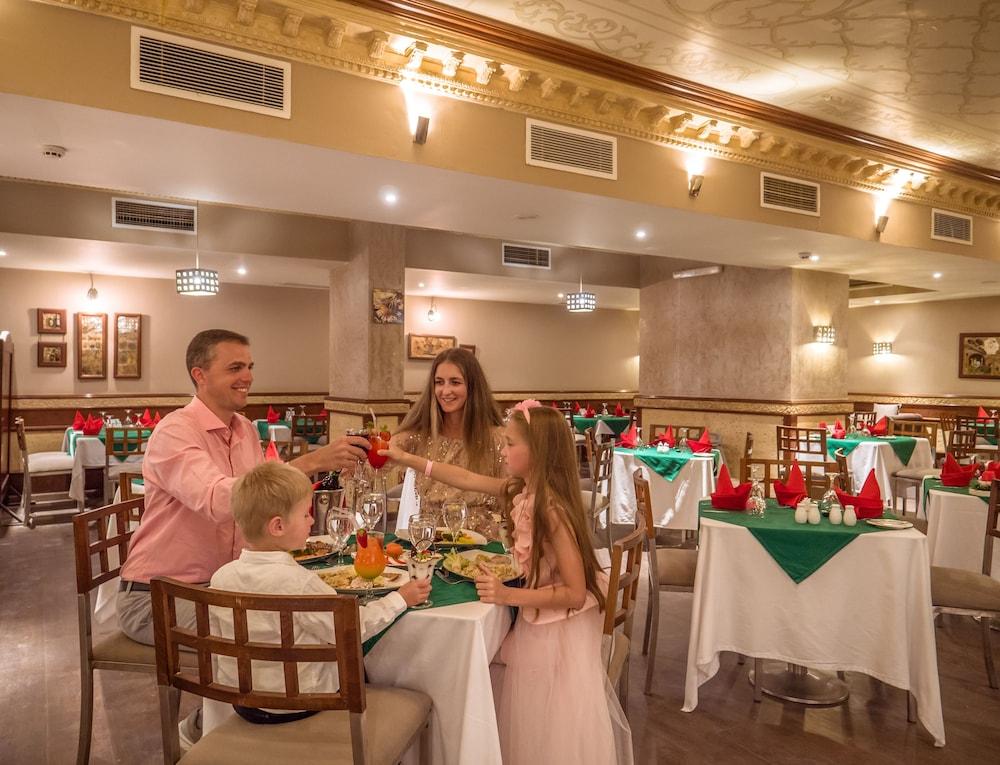 restaurant cafeteria