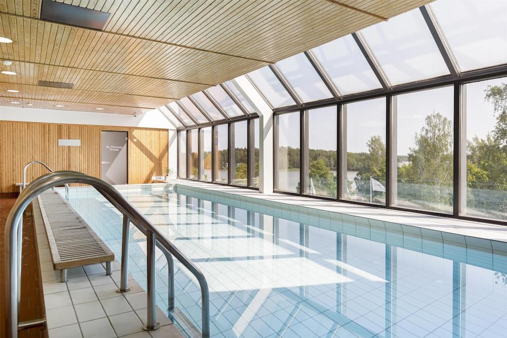 swimming pool spa