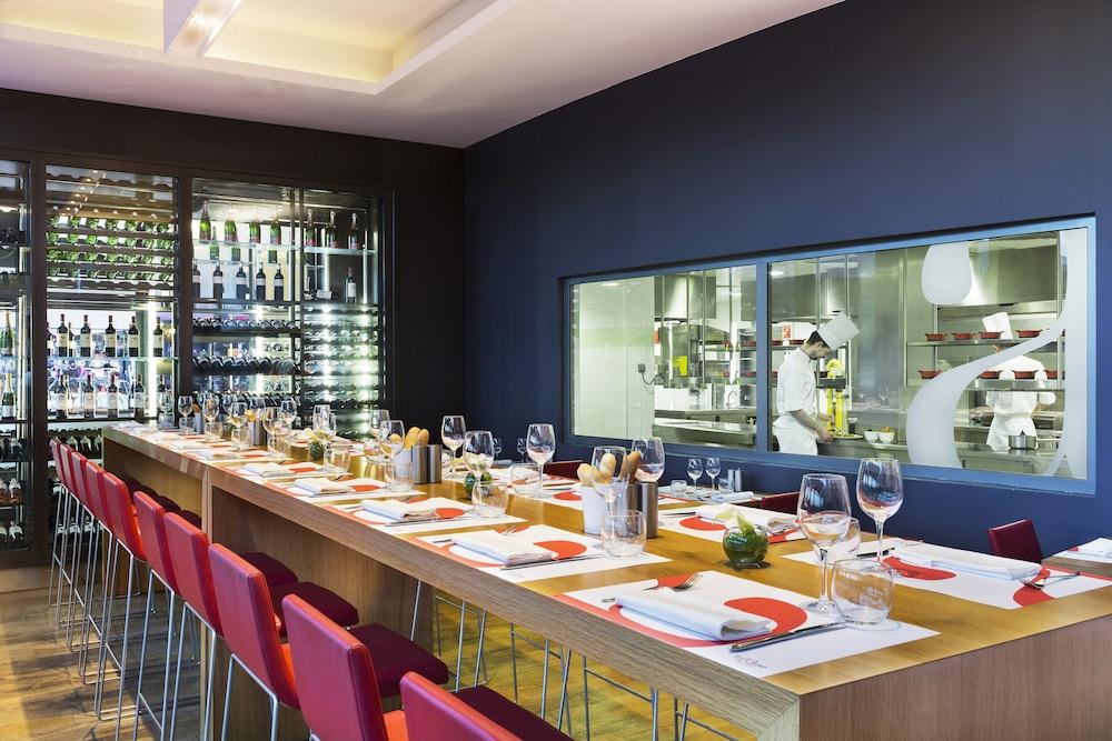 restaurant cafeteria