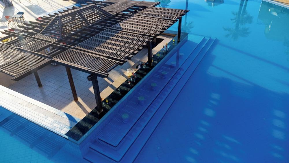 swimming pool spa