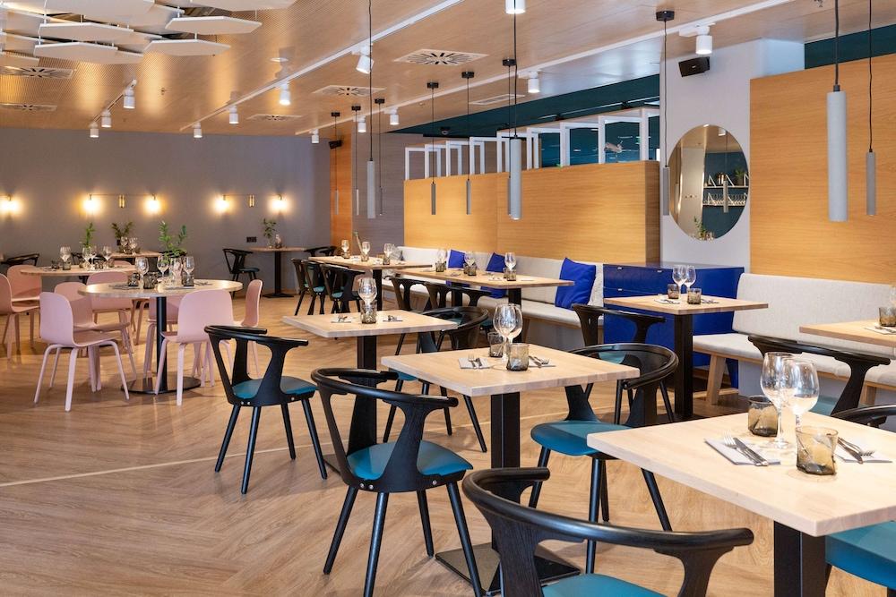 restaurant cafeteria