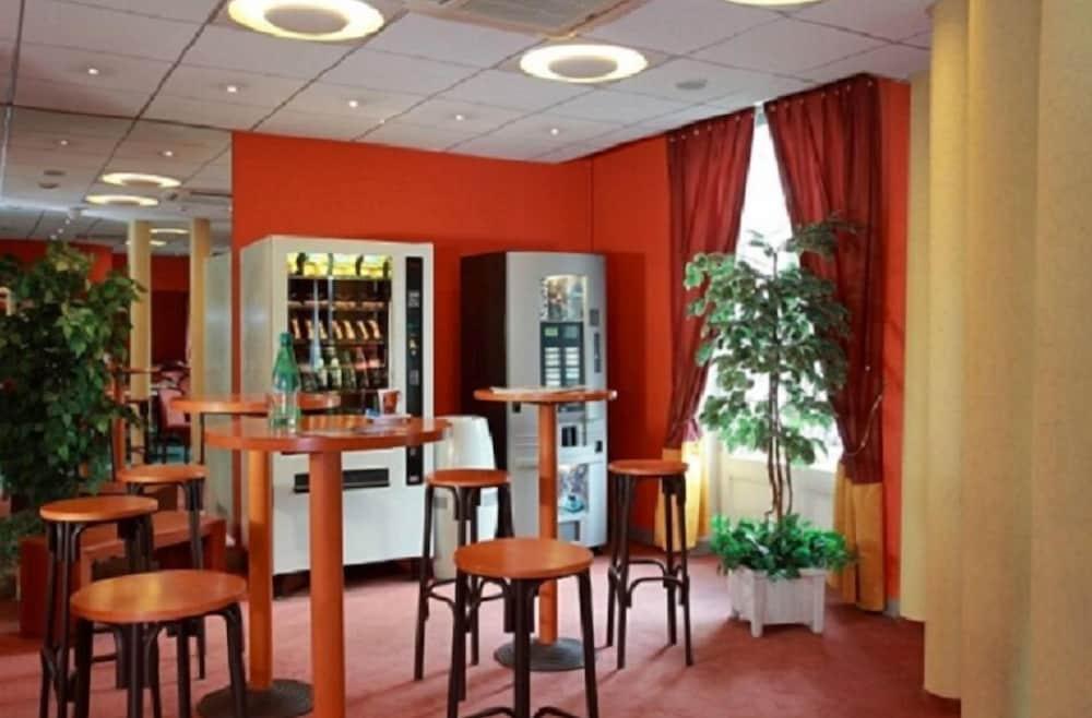 restaurant cafeteria